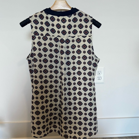 Olive & Oak | White and Blue Patterned Sleeveless Blouse Small - Picture 5 of 5